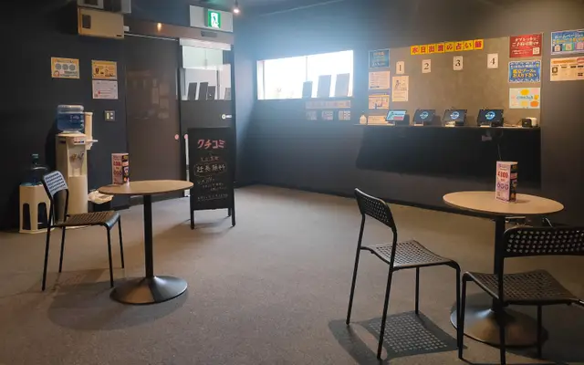 千里眼 青森駅前店の店内