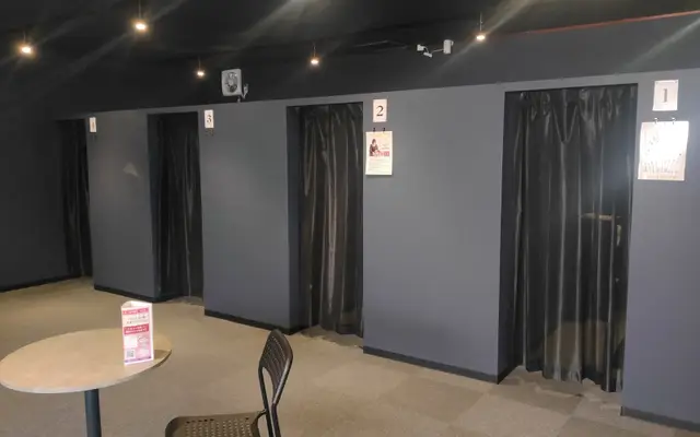 千里眼 青森駅前店の店内