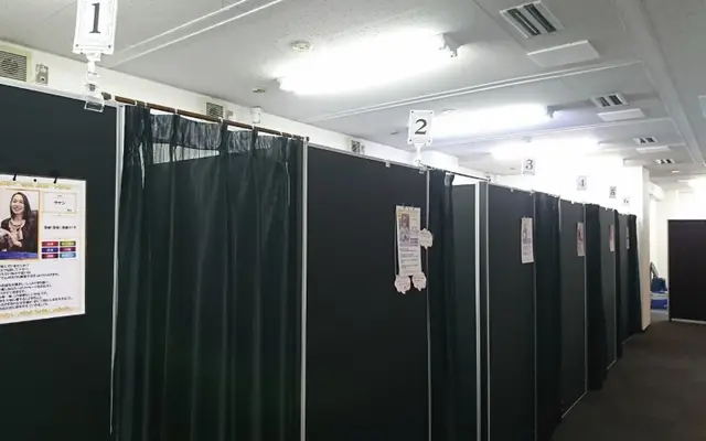 千里眼 香林坊店の店内