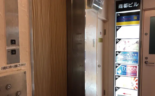 千里眼 河原町店の店内