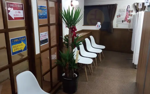 千里眼 橘通り店の店内