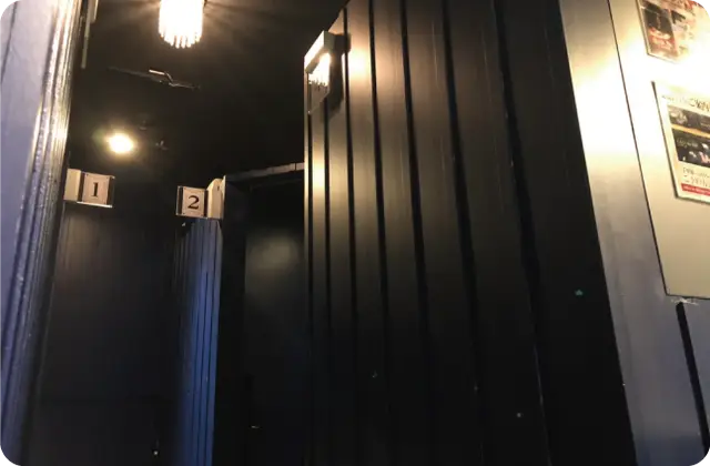 千里眼 難波本店の店内