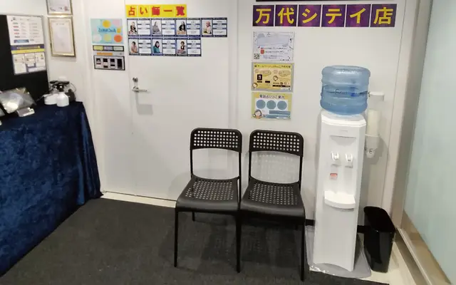 千里眼 万代シテイ店の店内
