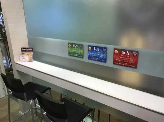 千里眼 三宮店の店内