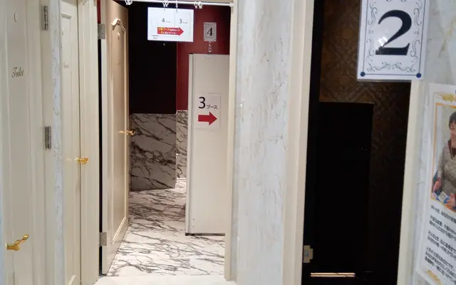 千里眼 下関駅前店の店内