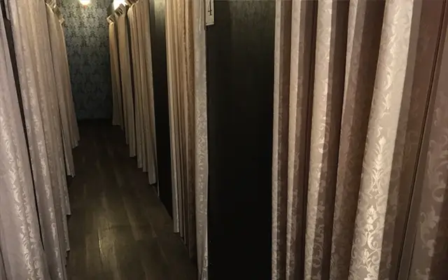 千里眼 新宿東口店の店内