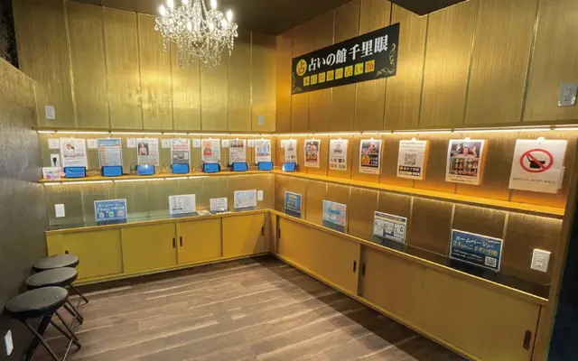千里眼 新宿歌舞伎町サブナード店の店内