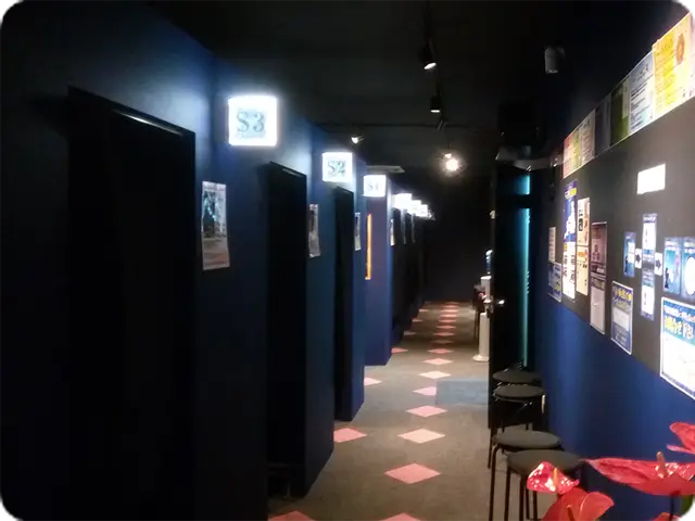 千里眼 心斎橋店の店内