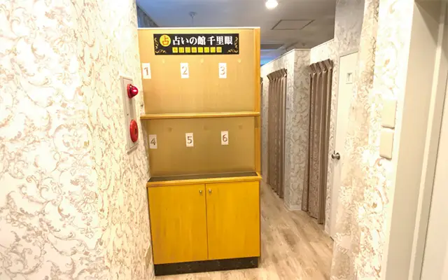 千里眼 上野御徒町店の店内