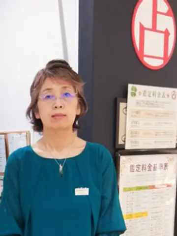 Hahde先生(開運館E&E 京阪シティモール天満橋地下1階鑑定所の占い師)の写真