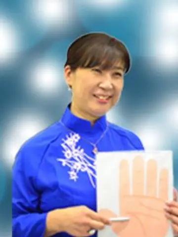 巫きおら先生（電話占いヴェルニの占い師）の写真