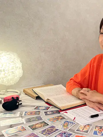 季旺先生(ルーナ 梅田店7Fの占い師)の写真