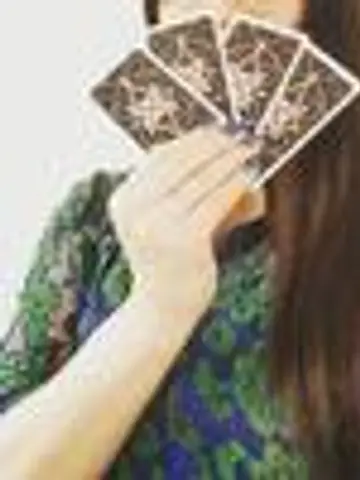 摩瑜利(まゆり)先生(ココナラ電話占いの占い師)の写真
