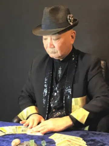 白寿先生（千里眼 アメリカ村店の占い師）の写真