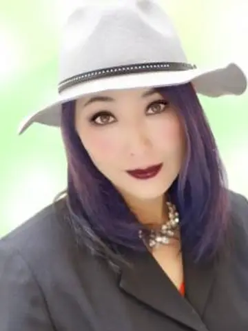 冴慕タージュ先生(電話占いヴェルニの占い師)の写真