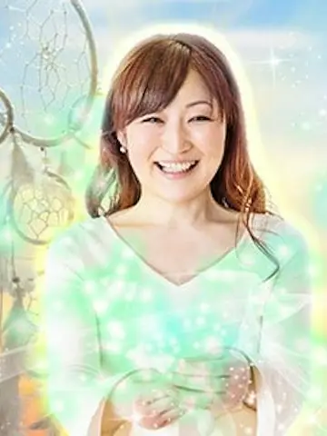 ミサ先生（みんなの電話占いの占い師）の写真