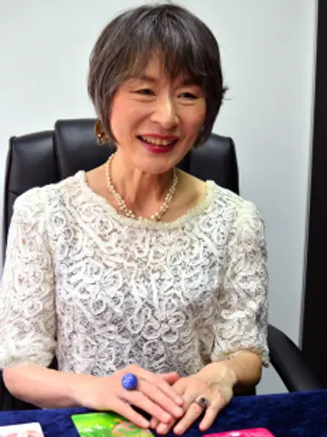 貴美島帆華先生(千里眼 栄本店の占い師)の写真