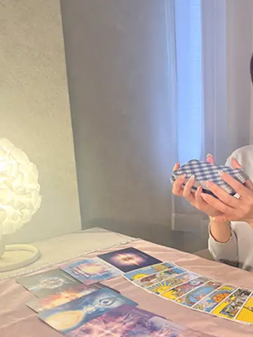 ヒーラー彩花先生（ルーナ 梅田店7Fの占い師）の写真