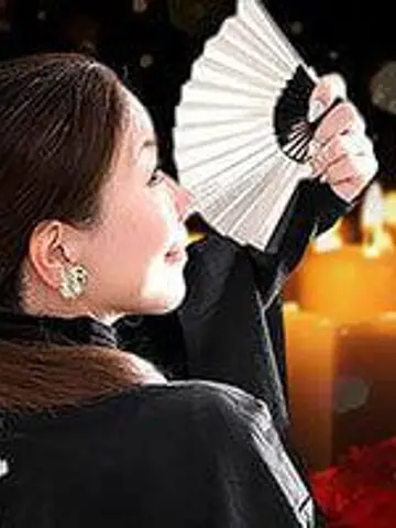 八千留先生（電話占いエトワールの占い師）の写真