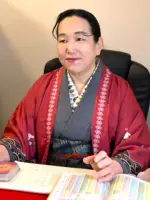 おはる先生（千里眼 栄本店の占い師）の写真