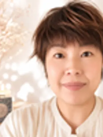 梅海苔巻子先生（ココナラ電話占いの占い師）の写真