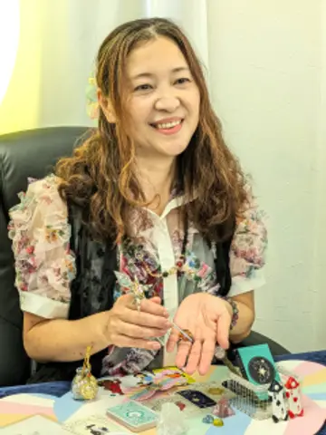 虹色先生（千里眼 錦天満宮前北店の占い師）の写真
