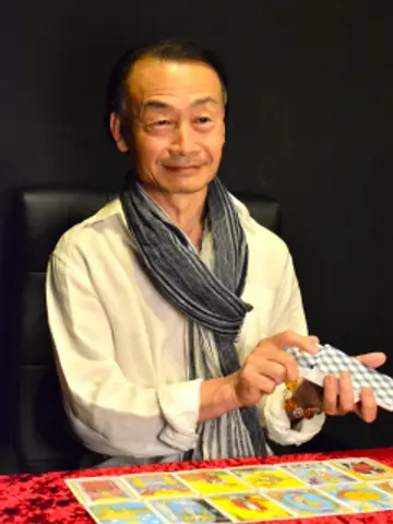 煌道松良先生(千里眼 アメリカ村店の占い師)の写真