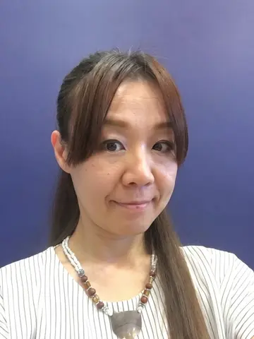 橘麗依先生(開運館E&E 柏スカイプラザ鑑定所の占い師)の写真