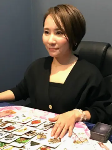 オリナ先生（千里眼 仙台駅前西口店の占い師）の写真