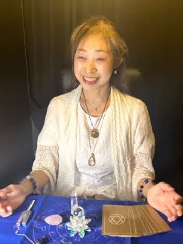 シルフィー綾音先生(千里眼 新宿歌舞伎町サブナード店の占い師)の写真