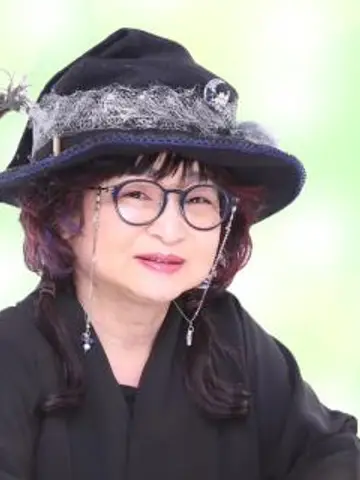 輝乃月美知先生（電話占いヴェルニの占い師）の写真