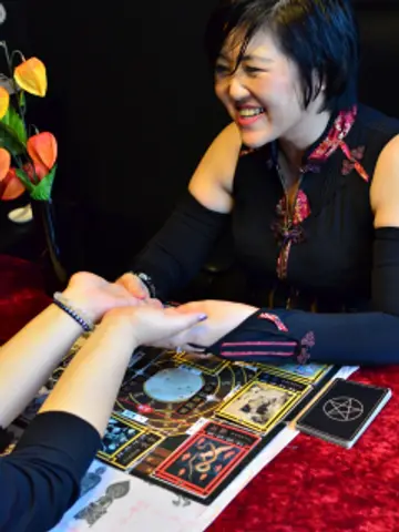 鬼燈先生（千里眼 難波本店の占い師）の写真