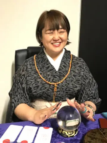 日野カナエ先生(千里眼 天文館店の占い師)の写真