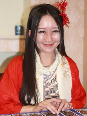 梵みろく先生(千里眼 新宿歌舞伎町サブナード店の占い師)の写真