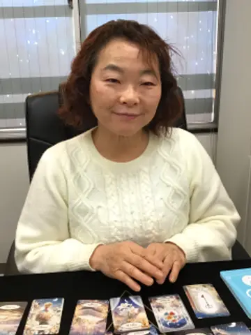 雫月るい先生（千里眼 大宮駅前東口店の占い師）の写真