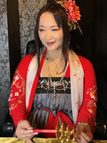花名龍先生（千里眼 表参道店の占い師）の写真