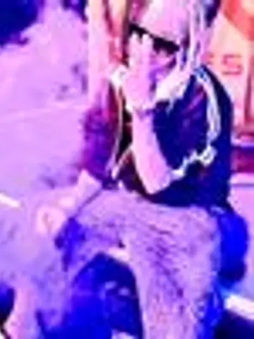 タトゥーだらけの占い師・麻陽叶愛先生(ココナラ電話占いの占い師)の写真