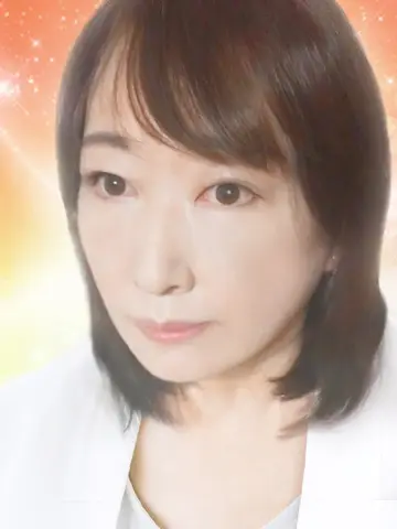 鈴依先生（電話占いカリスの占い師）の写真