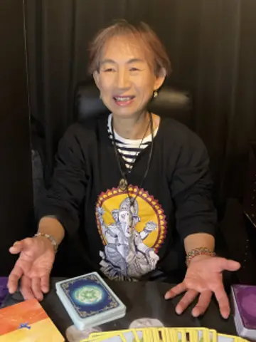しと先生(千里眼 池袋サンシャイン60通り店の占い師)の写真