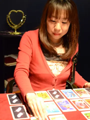 島田佳歩先生（千里眼 難波中央店の占い師）の写真