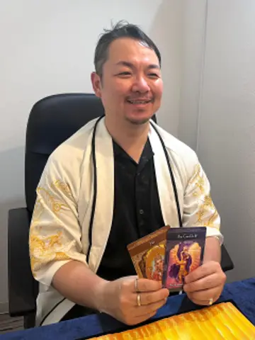 龍輪薫先生(千里眼 大通り店の占い師)の写真