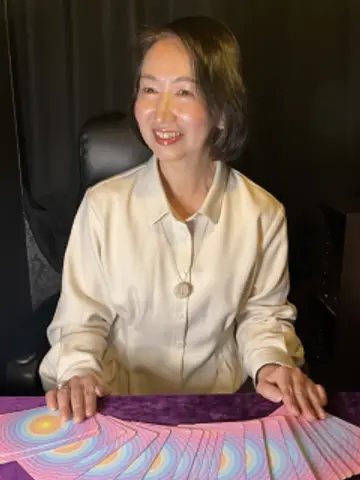 瑠美亜先生(千里眼 池袋店の占い師)の写真