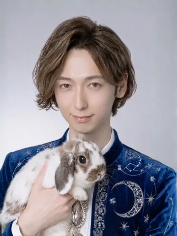 ハウル・シオン先生(ほしよみ堂 原宿店の占い師)の写真