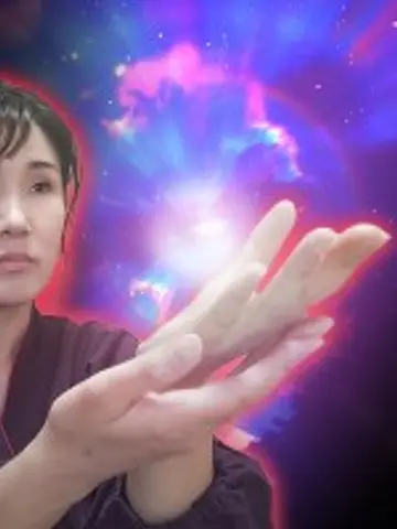 瞳花先生（電話占いニーケの占い師）の写真