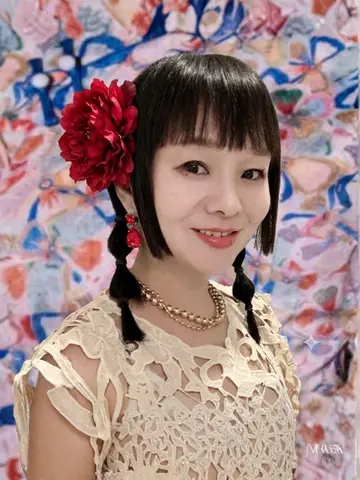 紅月Luru先生(ほしよみ堂 原宿店の占い師)の写真