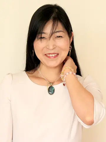 冥賀都子先生(天然石エメラルドエマの占い師)の写真