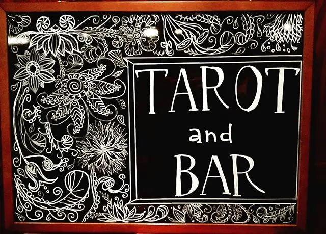 タロット&バー 西麻布 CARTA(S)の外観・入口