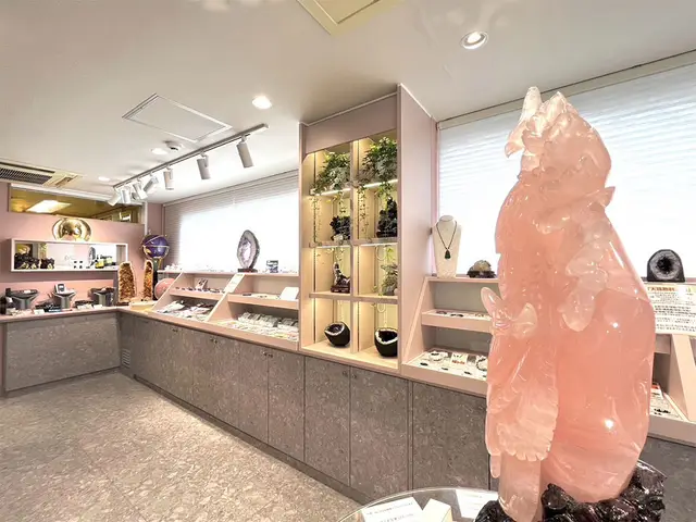 パワーストーンカフェ ピーコックの店内