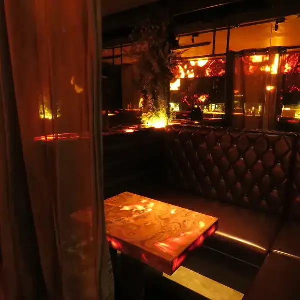 占い&スイーツバー LAZOの店内
