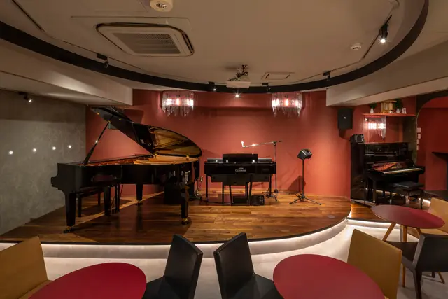 花札占いカフェ&Piano Bar Tower8の店内